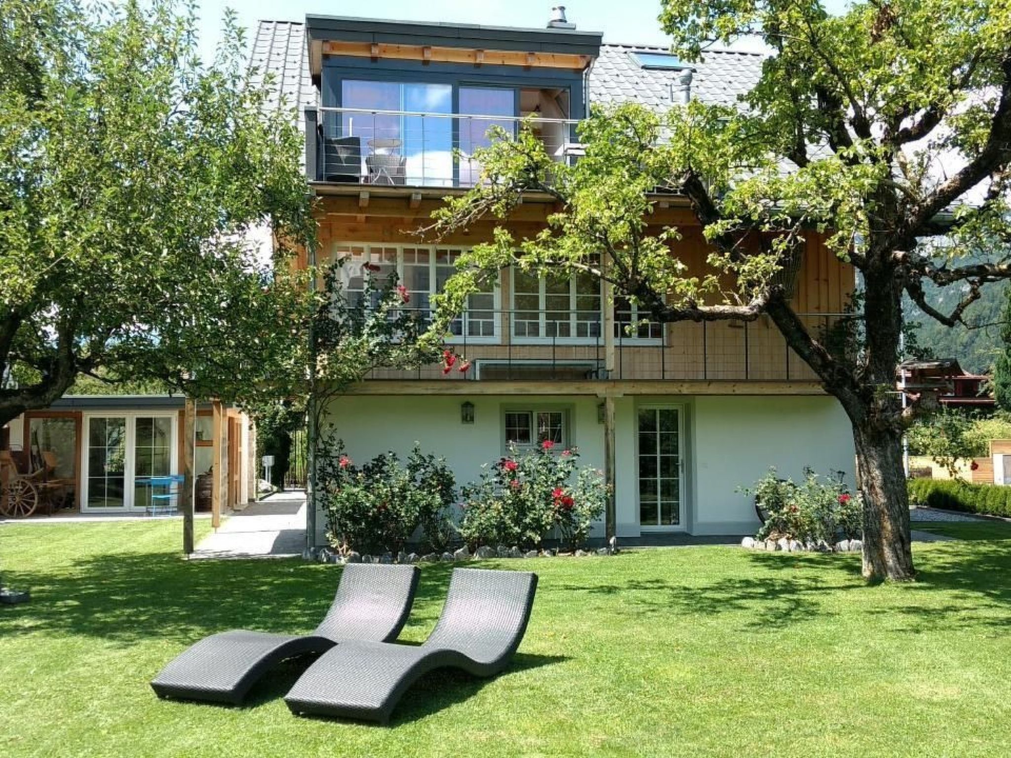 Mountain-panorama DG-Image-tags.info