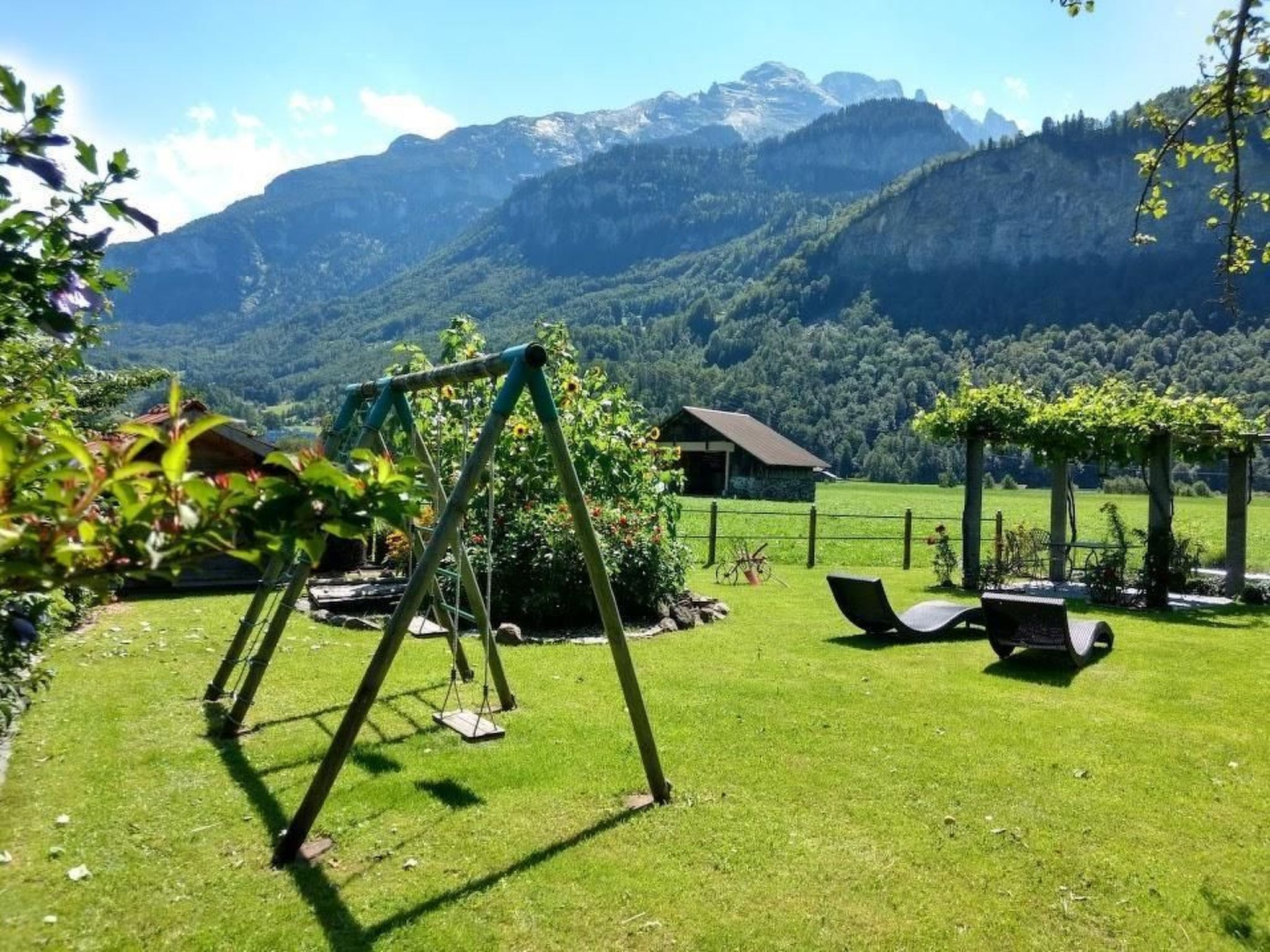 Mountain-panorama DG-Image-tags.info