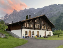 Historische woonboerderij uit 1704 nabij Innertkirchen, Berner Oberland - thumbnail 1