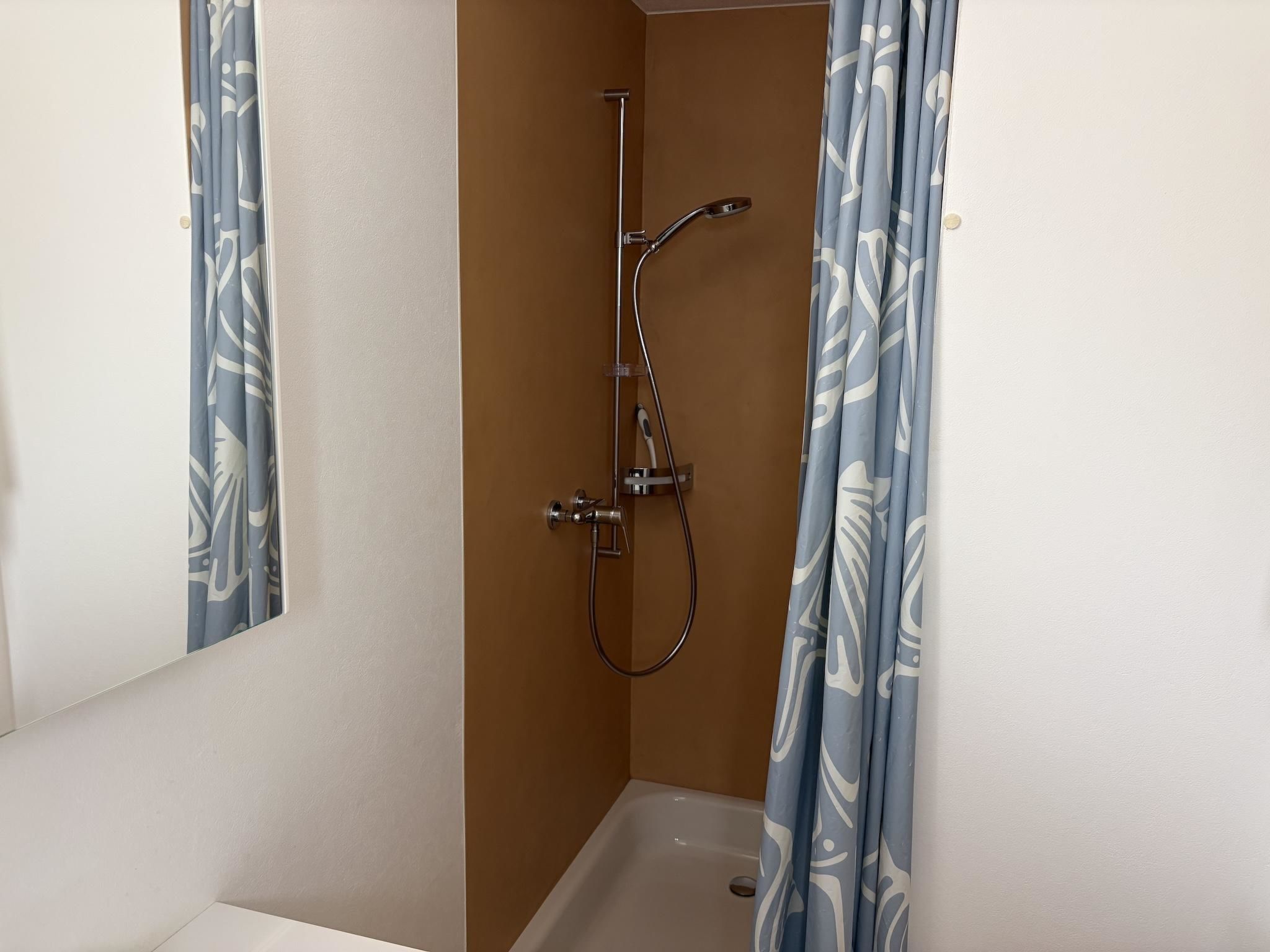 Holzji 2-Bettwohnung, Dusche, WC 2-Bettwohnung, Dusche, WC - Binnen