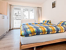 Ruim appartement voor 6 personen aan de skipiste in Saas-Grund - thumbnail 4