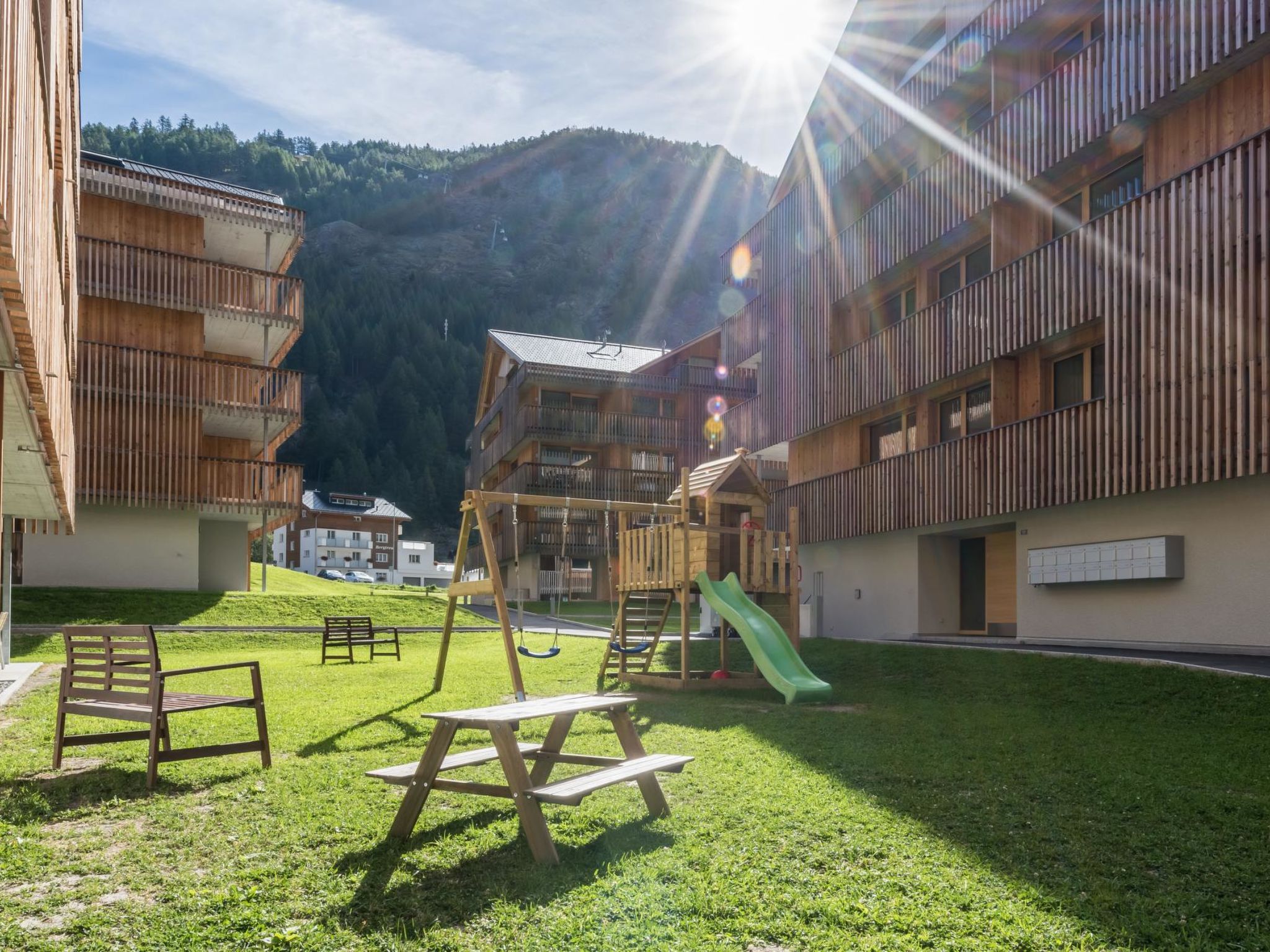 Apartment mit 3 Schlafzimmern & 2 Badezimmern OG - Draußen