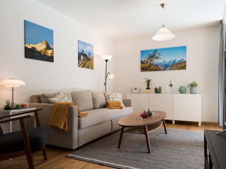 101 m2. Meer informatie beschikbaar bij de aanbieder: Stay in one of the modern, stylish holiday flats for 2 to 7 people with outdoor seating area or balcony in the heart of Saas-Grund. The holiday fl..