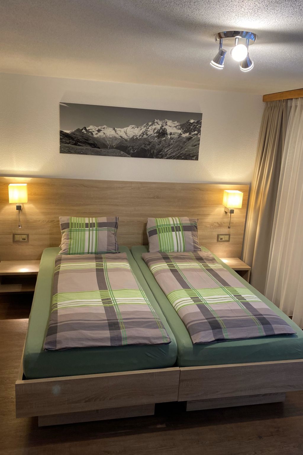Apartments Arcadia Appartement/Fewo 6-Bettwohnung Allalin - Binnen