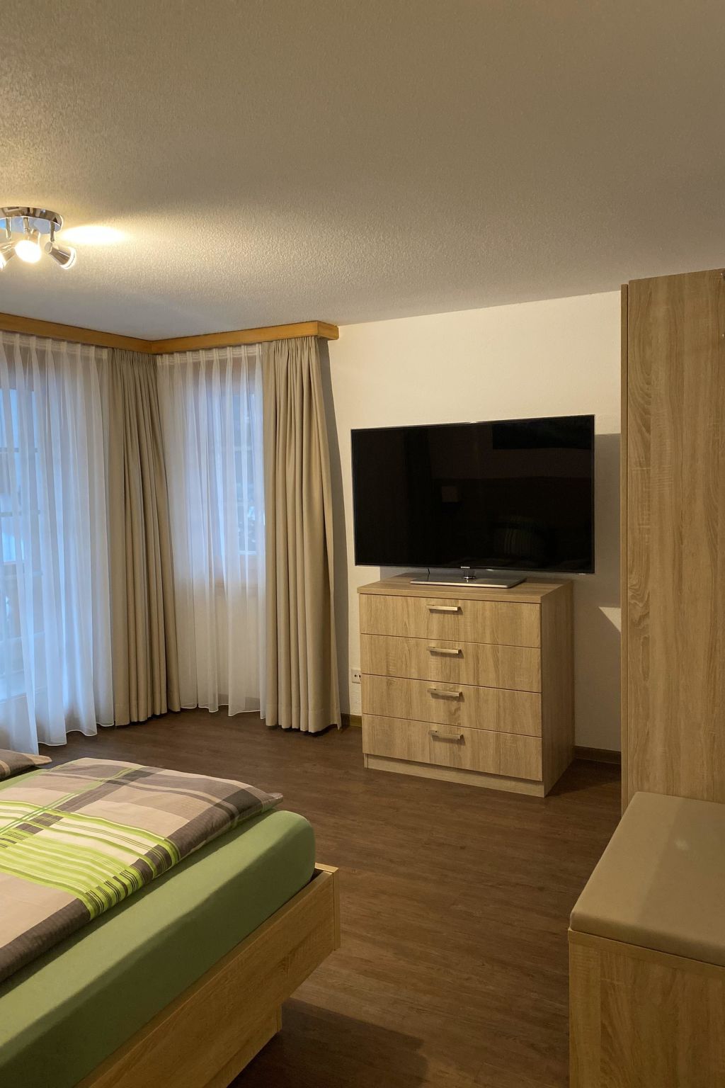 Apartments Arcadia Appartement/Fewo 6-Bettwohnung Allalin - Binnen