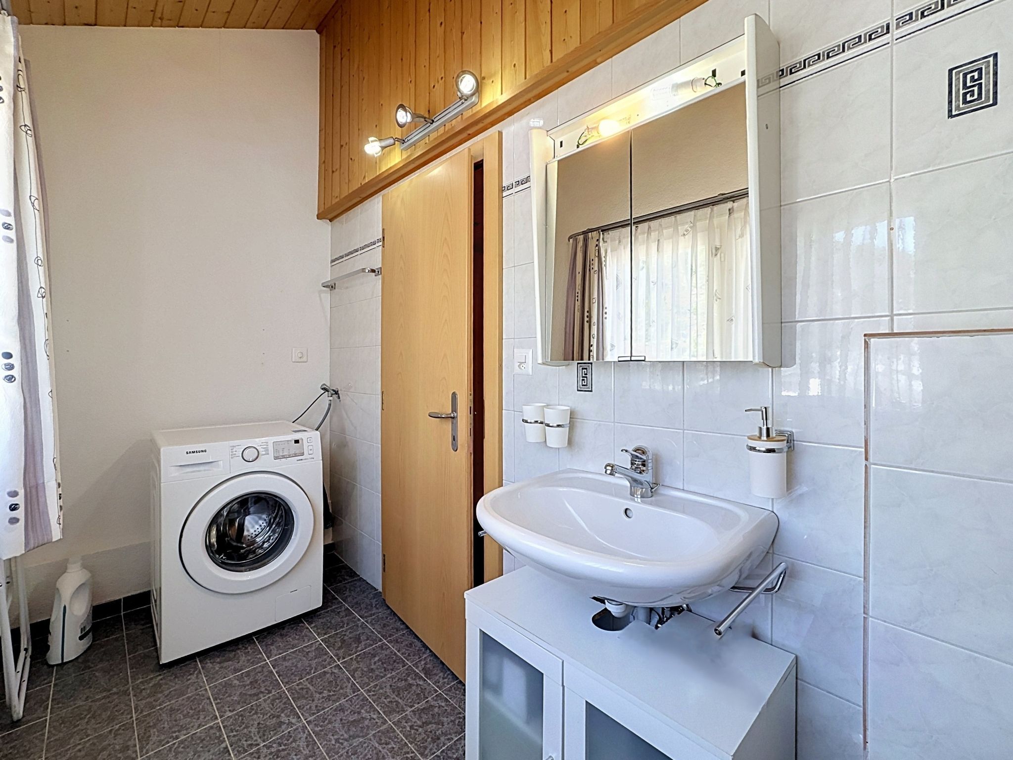 Haus Wasserfall - Image 4