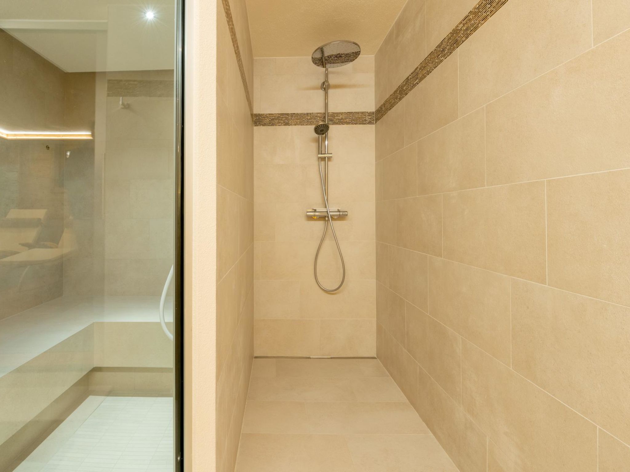 Haus Alpenrose Appartement/Fewo Alpenrose 4-Bettwohnung 1. OG Ost - Drinnen
