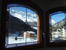 Zonnig 6-persoons appartement aan de skipiste en waterval in Saas-Almagell - thumbnail 2