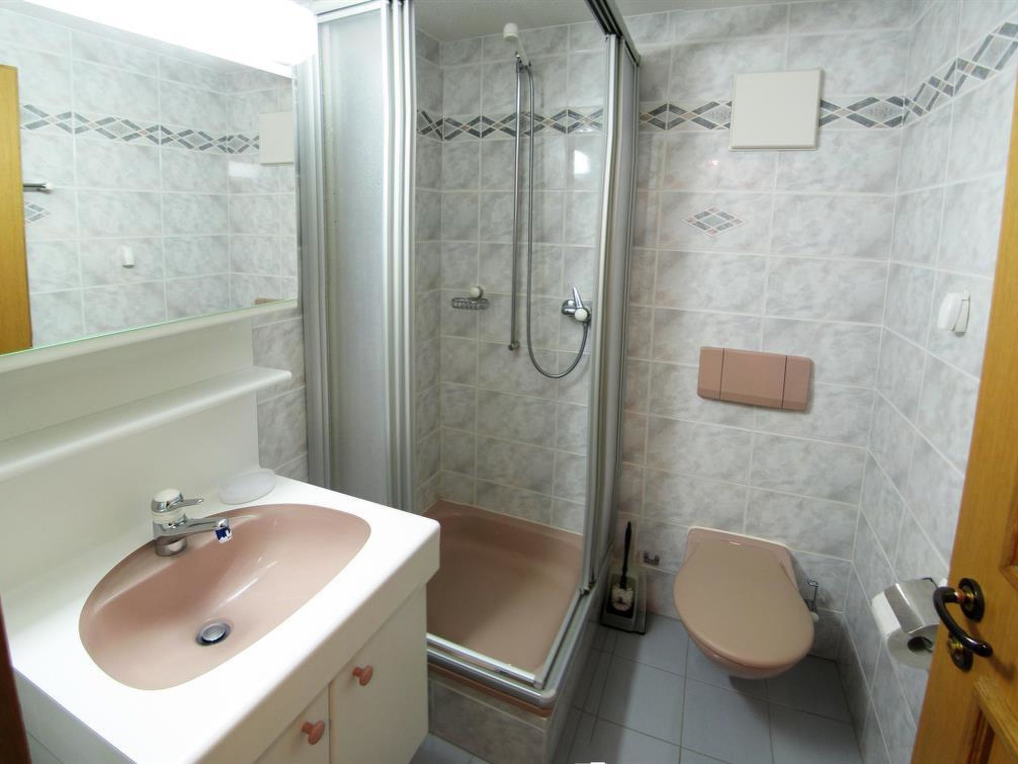 Flamingo Appartement/Fewo, Dusche und Bad, WC, 4 oder mehr Schlafräume - Image-tags.info