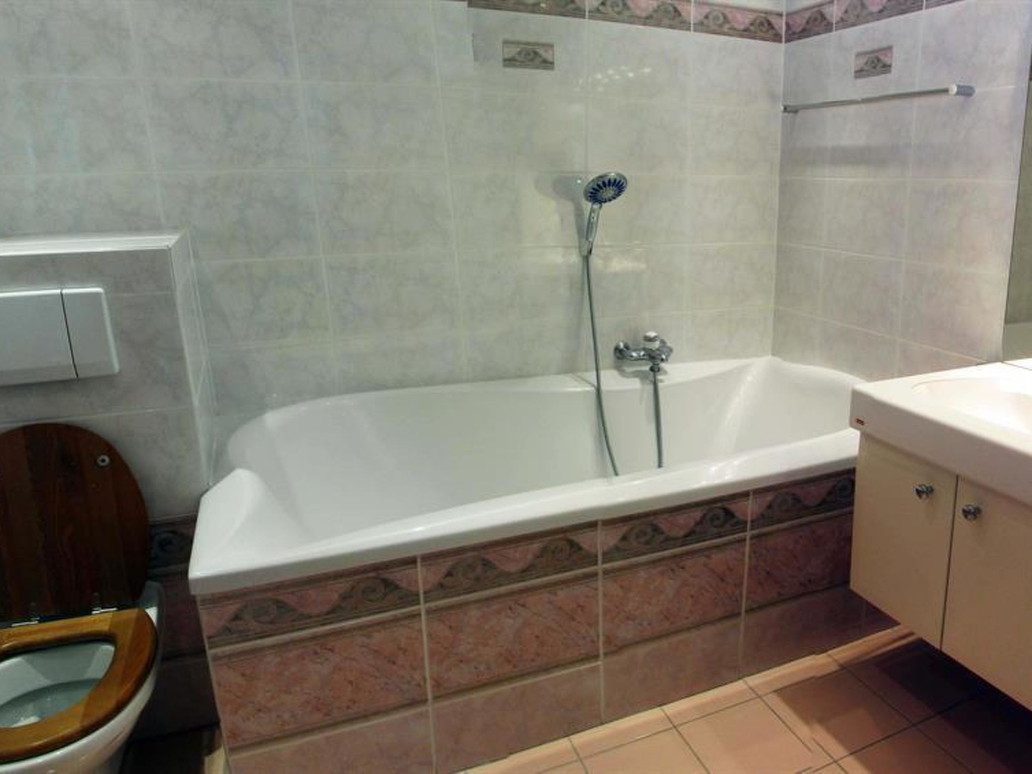 Flamingo Appartement/Fewo, Dusche und Bad, WC, 4 oder mehr Schlafräume - Image-tags.info