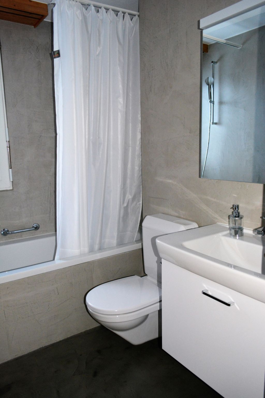 Amasaas Appartement/Fewo, Dusche und Bad, WC, 3 Schlafräume 7-Bettwohnung Nr. 3 - Image-tags.info
