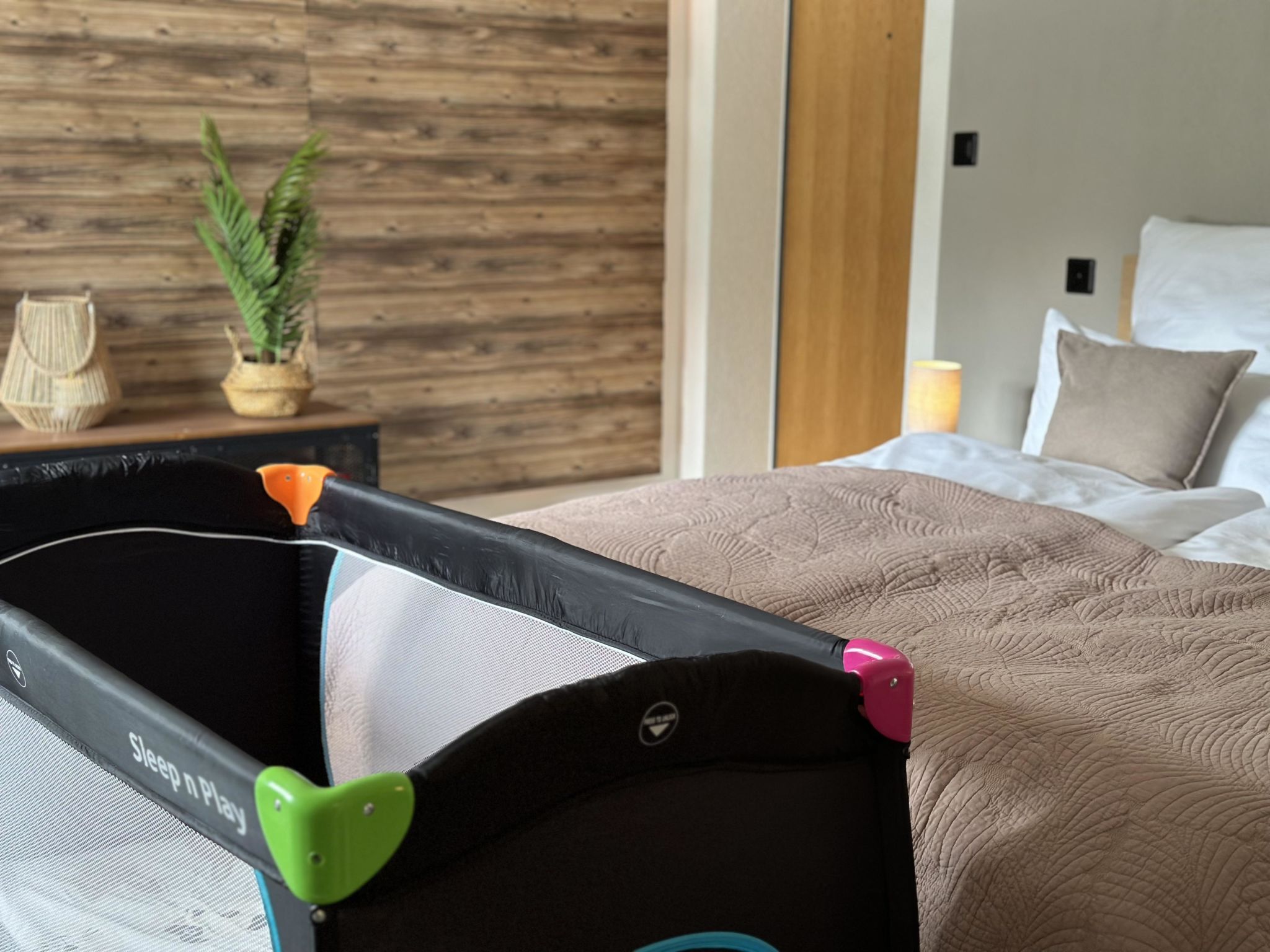 Falke EG Appartement/Fewo Greenspot Apartment - Drinnen