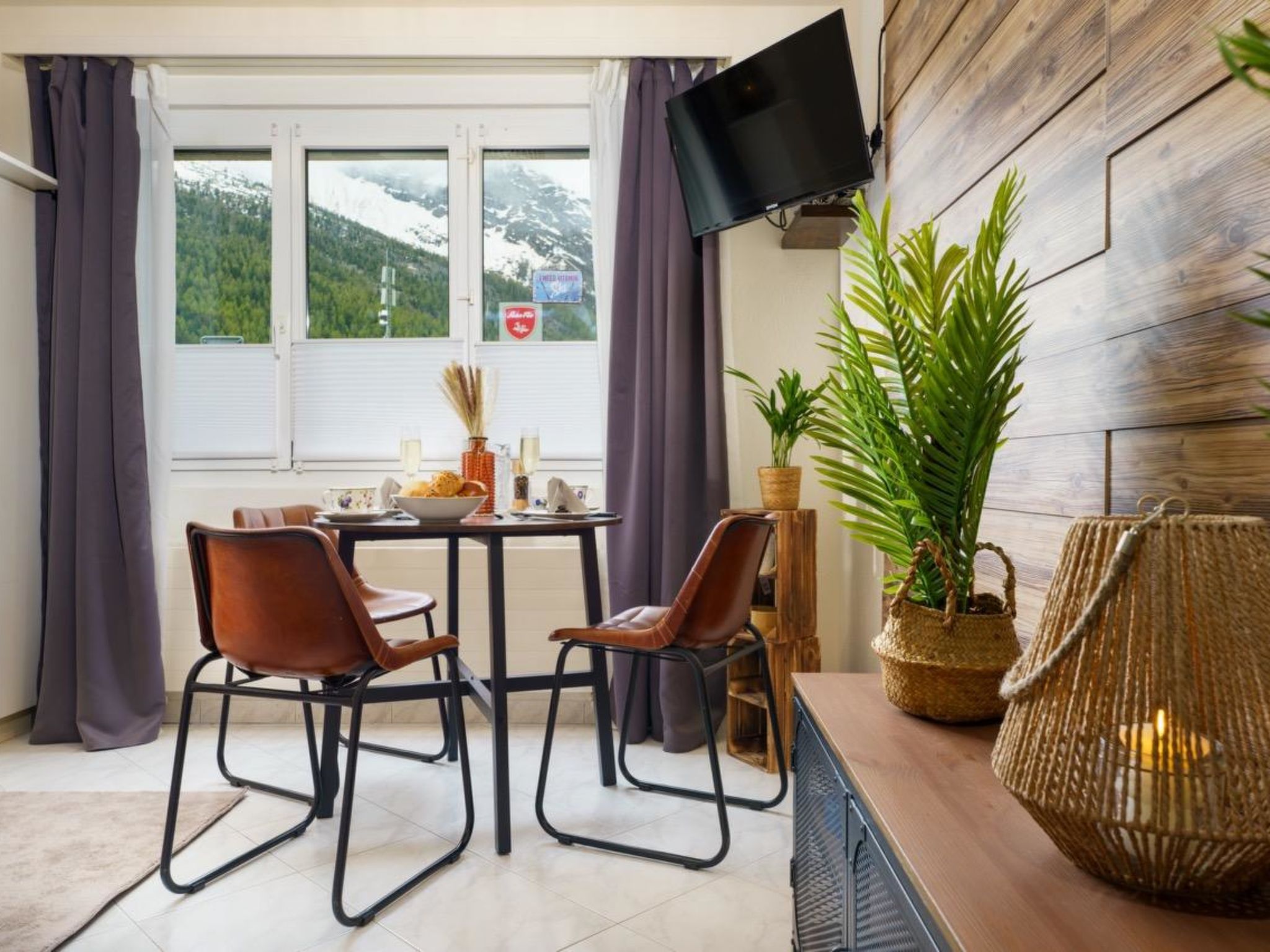 Falke EG Appartement/Fewo Greenspot Apartment - Drinnen