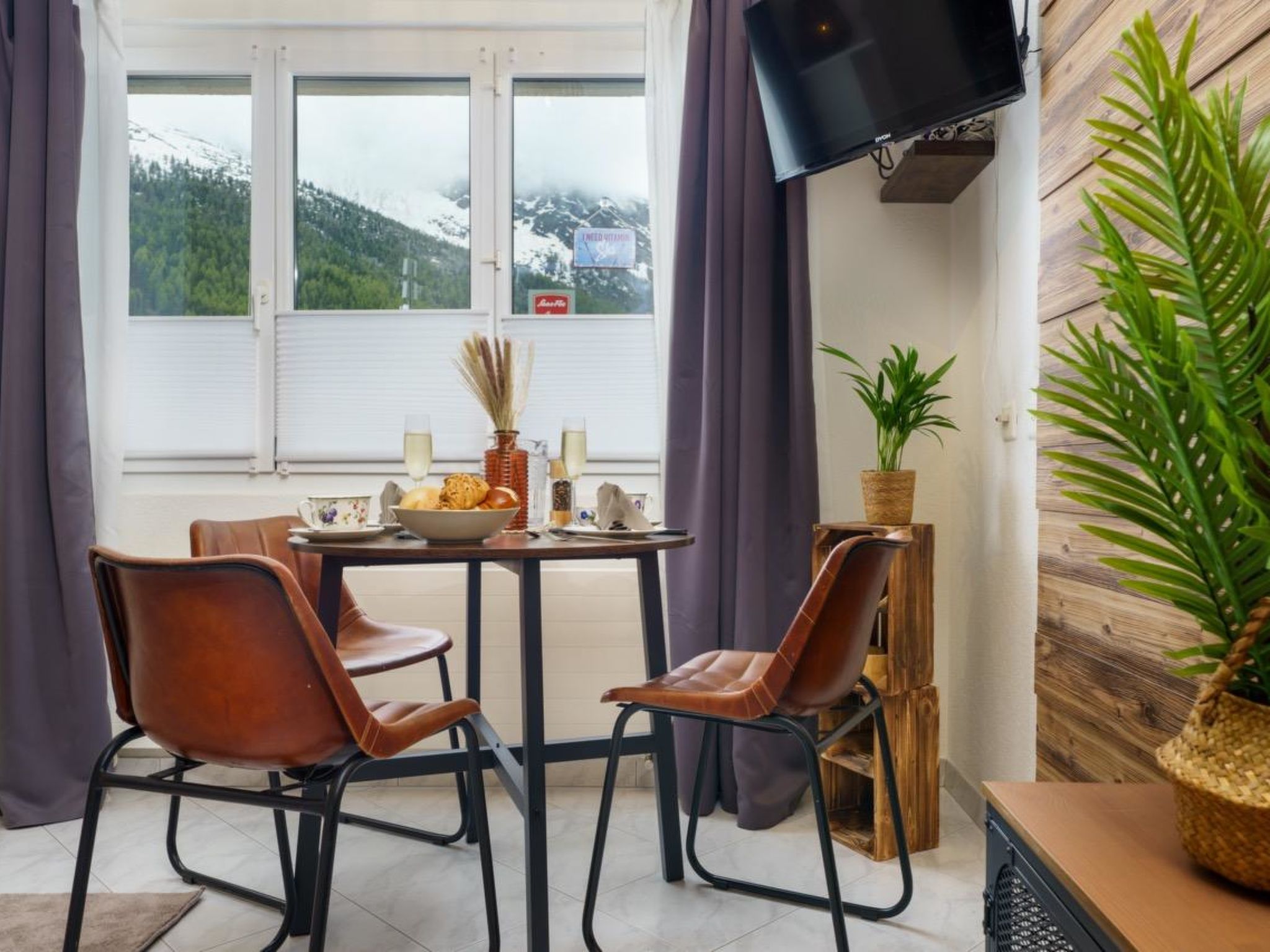 Falke EG Appartement/Fewo Greenspot Apartment - Drinnen