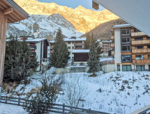 Perrine: Ruim 7-persoons appartement direct aan de skipiste van Saas-Fee - thumbnail 6