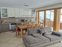 Perrine: Ruim 7-persoons appartement direct aan de skipiste van Saas-Fee - thumbnail 2