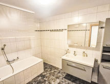 Perrine: Ruim 7-persoons appartement direct aan de skipiste van Saas-Fee - thumbnail 4