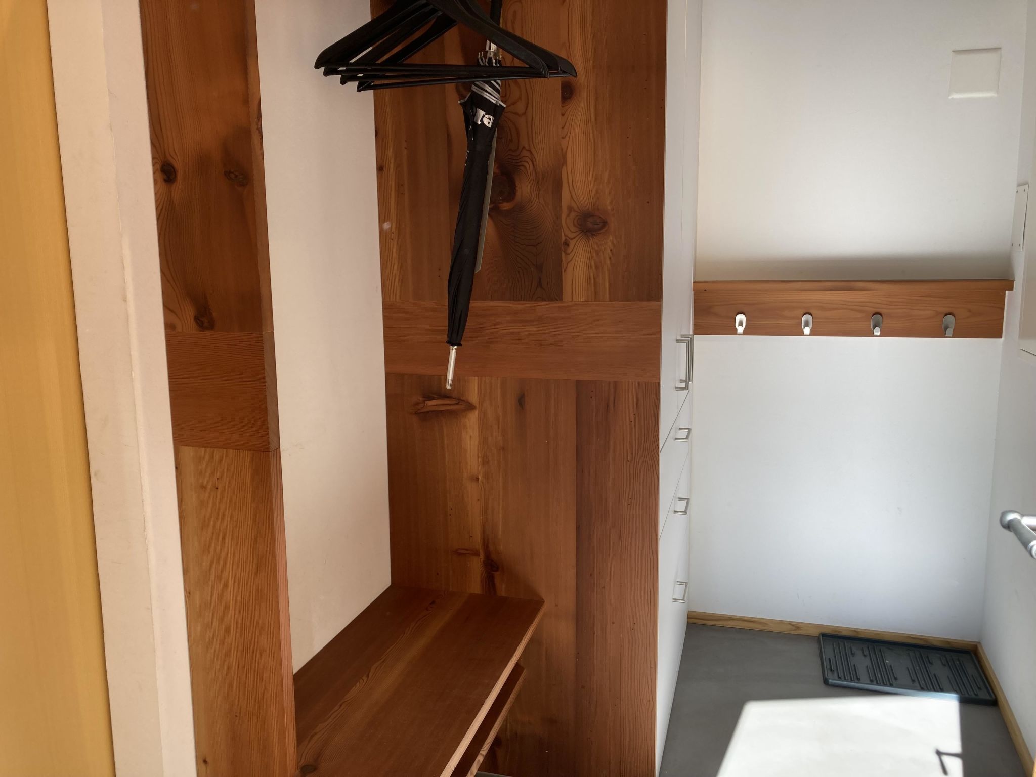 Ferienwohnung Dorfbrunnu Appartement/Fewo, Dusche, WC 4-Bettwohnung, Dusche, WC - Binnen
