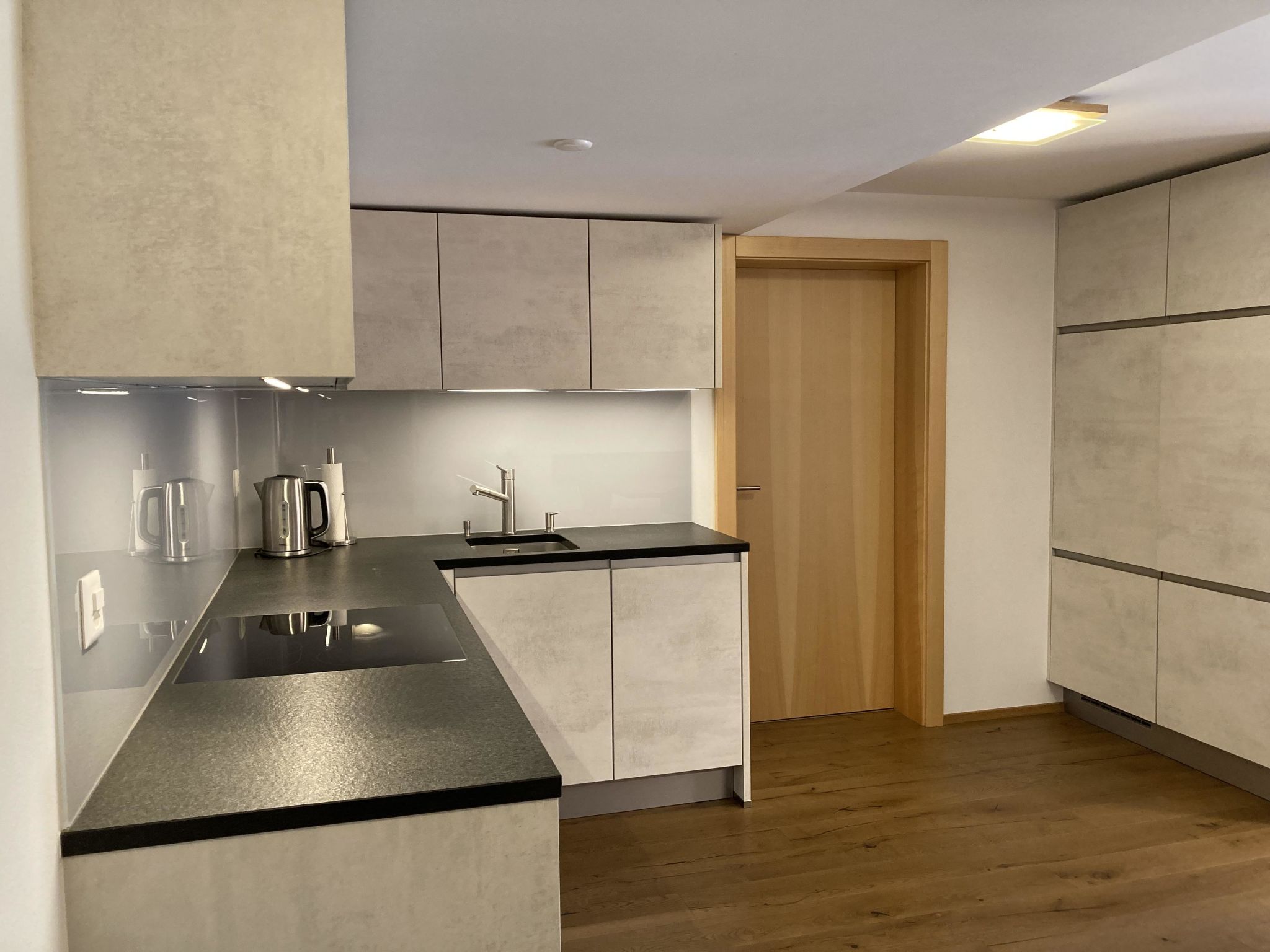 Ferienwohnung Dorfbrunnu Appartement/Fewo, Dusche, WC 4-Bettwohnung, Dusche, WC - Binnen