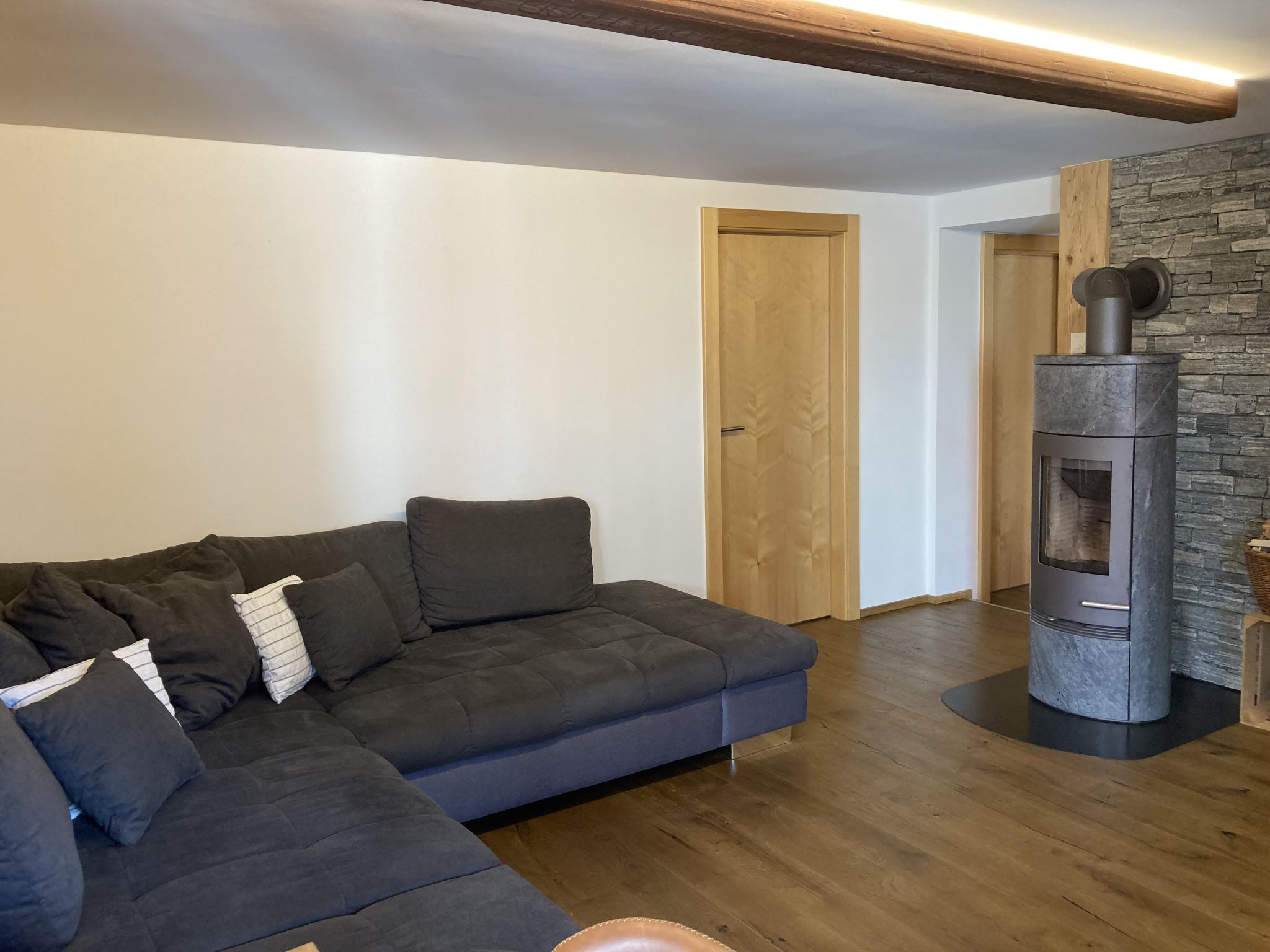 Ferienwohnung Dorfbrunnu Appartement/Fewo, Dusche, WC 4-Bettwohnung, Dusche, WC - Binnen