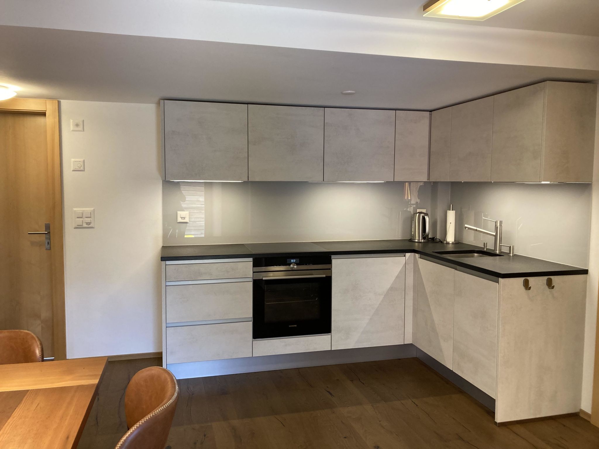 Ferienwohnung Dorfbrunnu Appartement/Fewo, Dusche, WC 4-Bettwohnung, Dusche, WC - Binnen