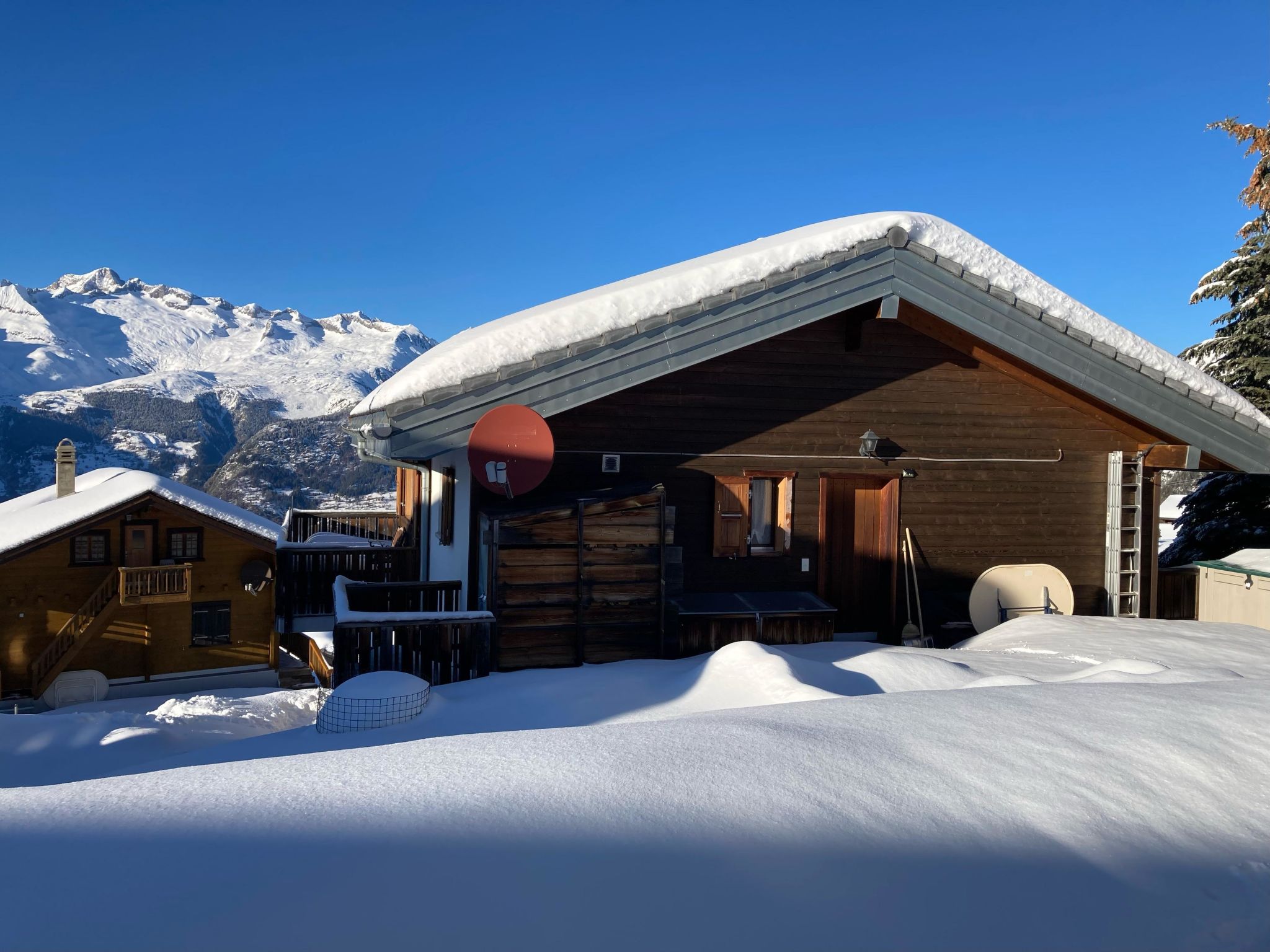 Chalet Lalula Appartement/Fewo, Dusche, WC Appartement/Fewo, Dusche, WC — view 1 of 2