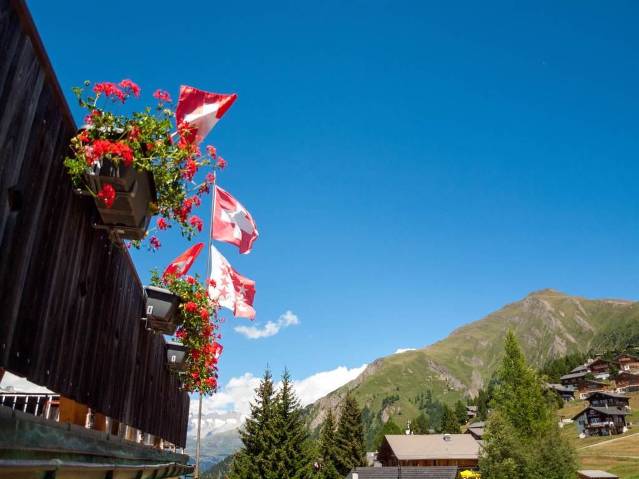 Gruppenhaus Walliser Alpstyle 2. Stock - Image-tags.info