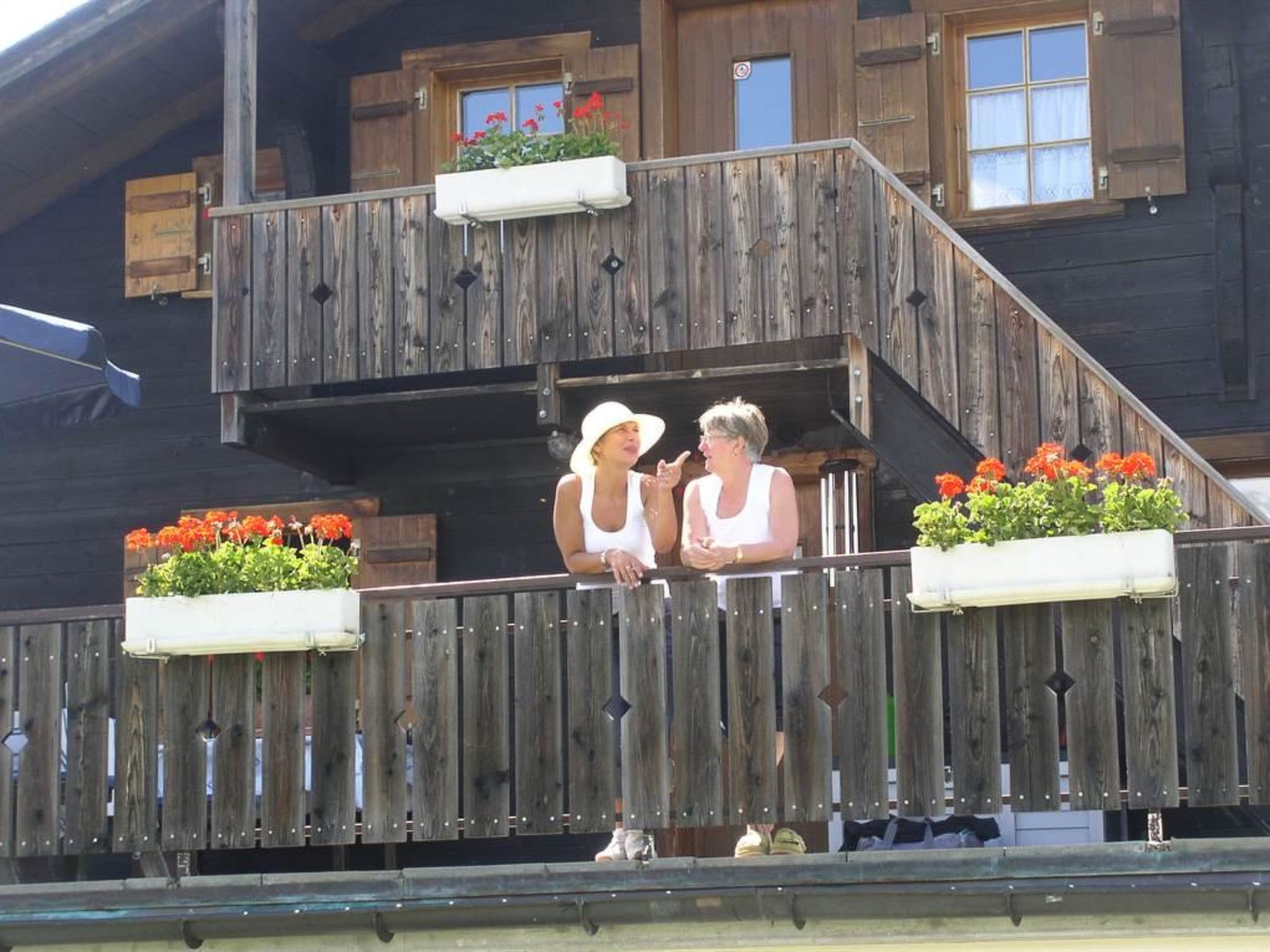 Gruppenhaus Walliser Alpstyle 2. Stock - Image-tags.info