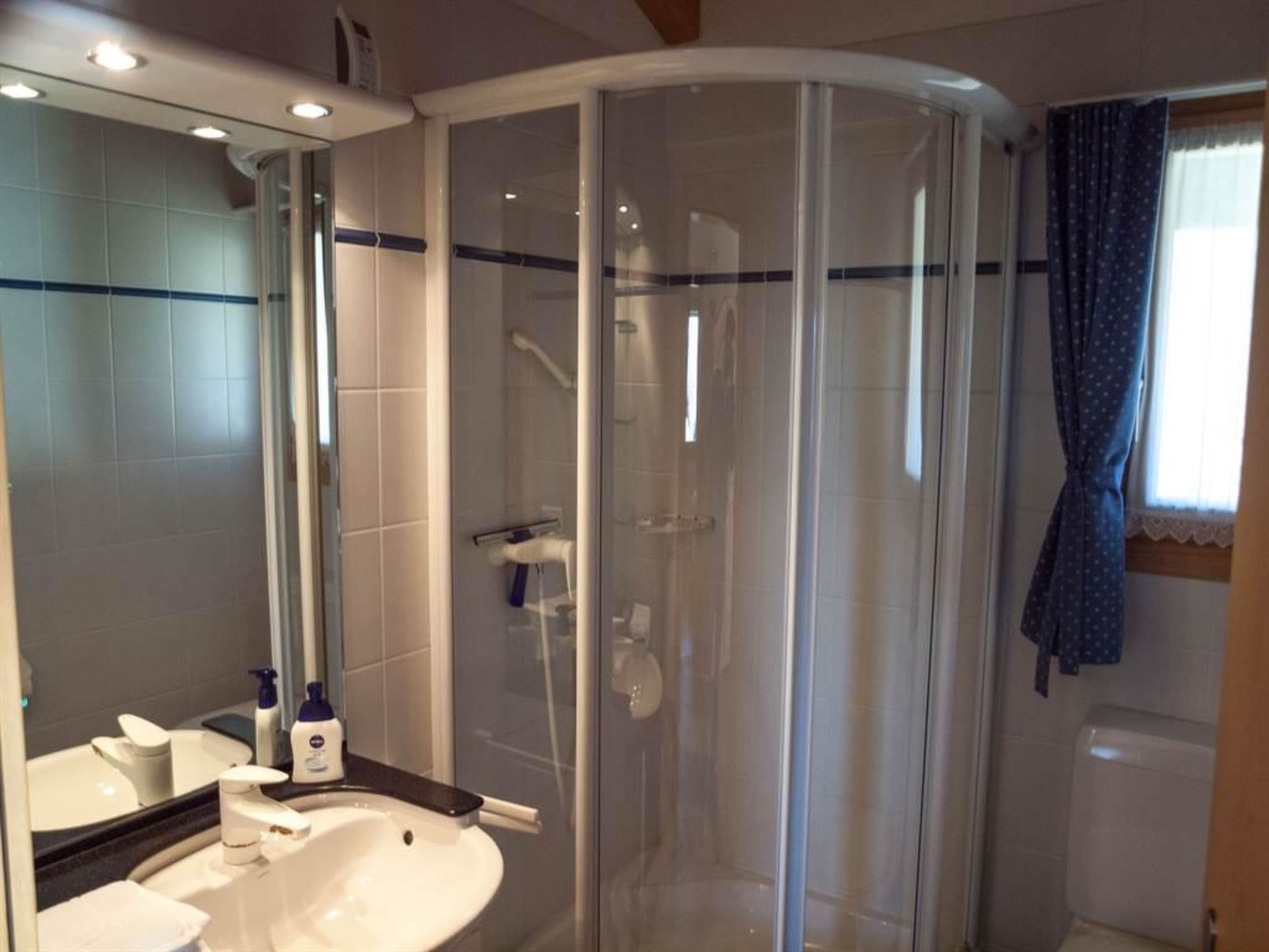 Chalet Bergkristall 4-Bettwohnung, Dusche, WC 4-Bettwohnung, Dusche, WC - Dedans