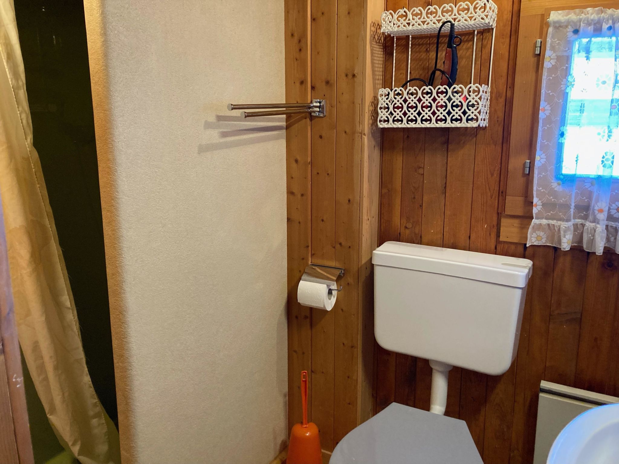 Chalet Alphütte Appartement/Fewo, Dusche, WC 4-Bettwohnung Erdgeschoss - Binnen