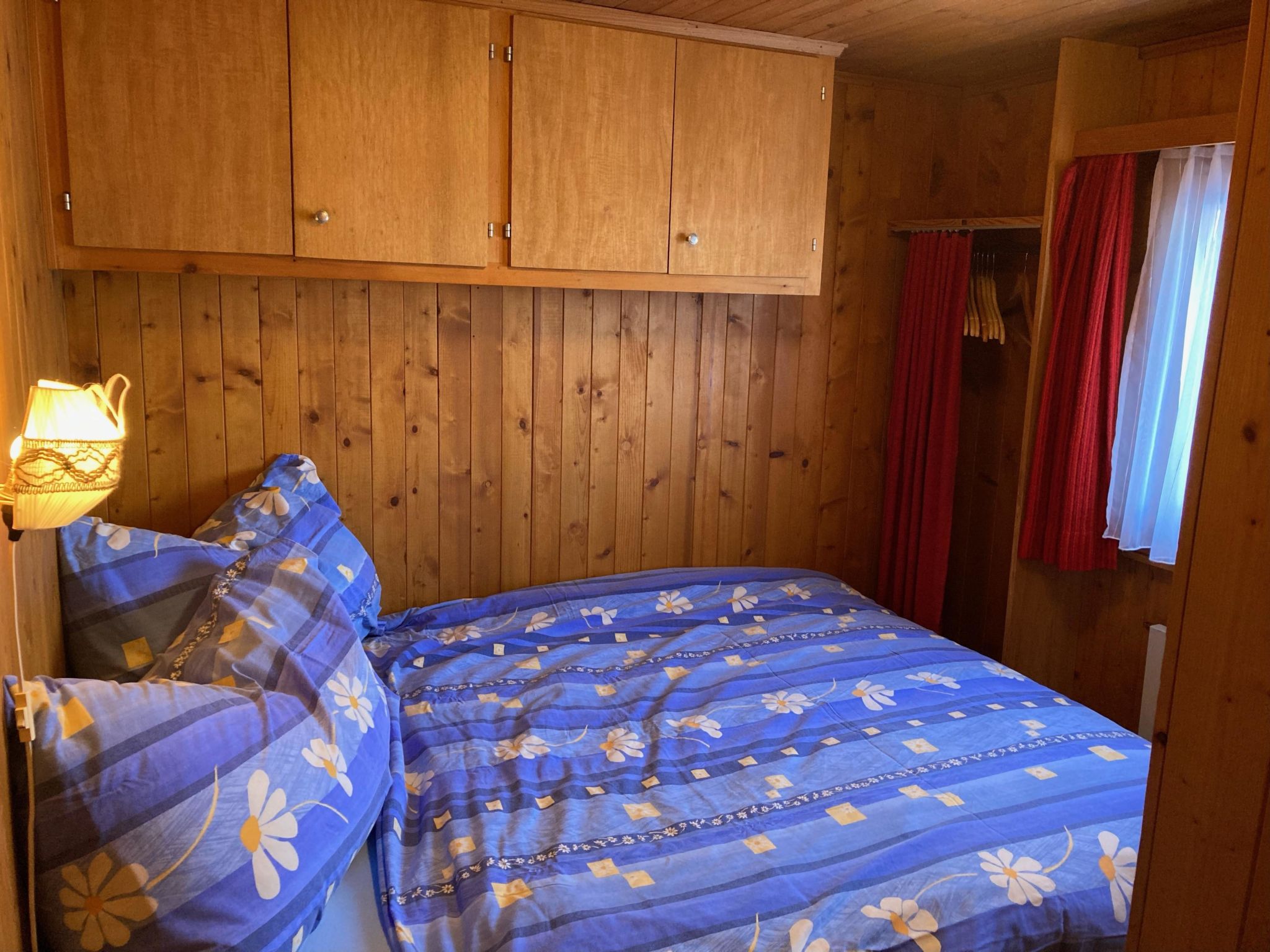 Chalet Alphütte Appartement/Fewo, Dusche, WC 4-Bettwohnung Erdgeschoss - Binnen