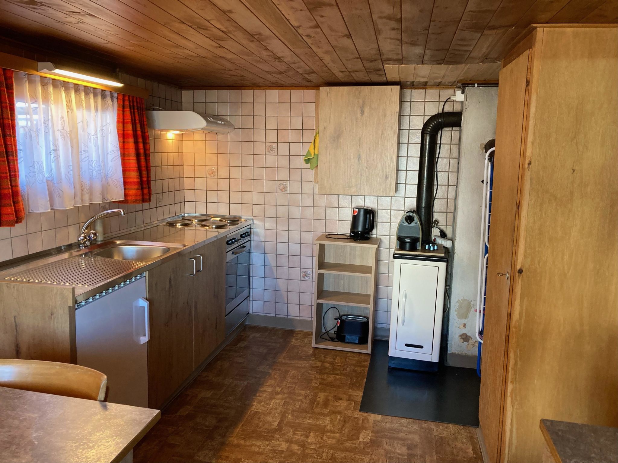 Chalet Alphütte Appartement/Fewo, Dusche, WC 4-Bettwohnung Erdgeschoss - Binnen