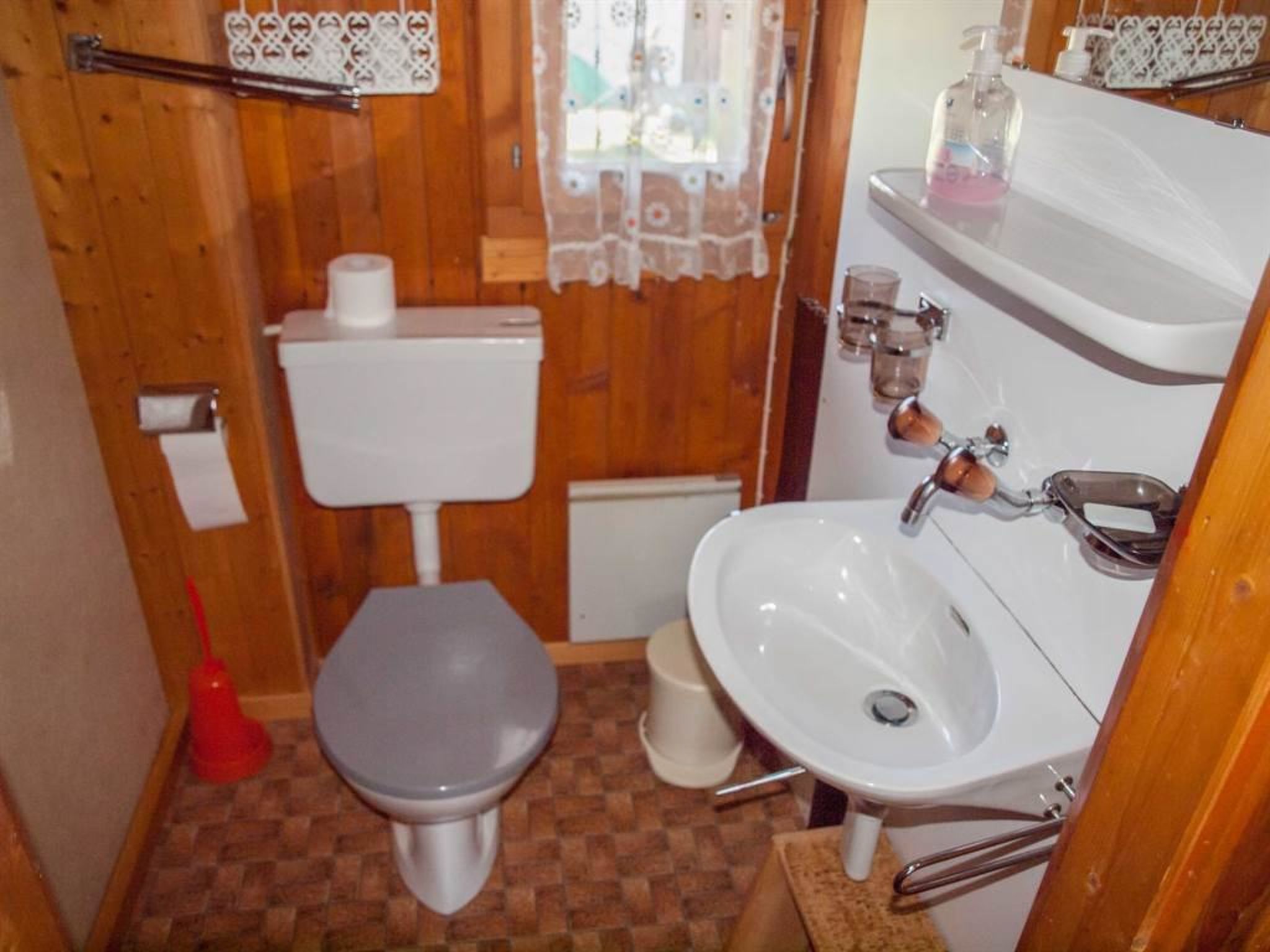 Chalet Alphütte Appartement/Fewo, Dusche, WC 4-Bettwohnung Erdgeschoss - Binnen