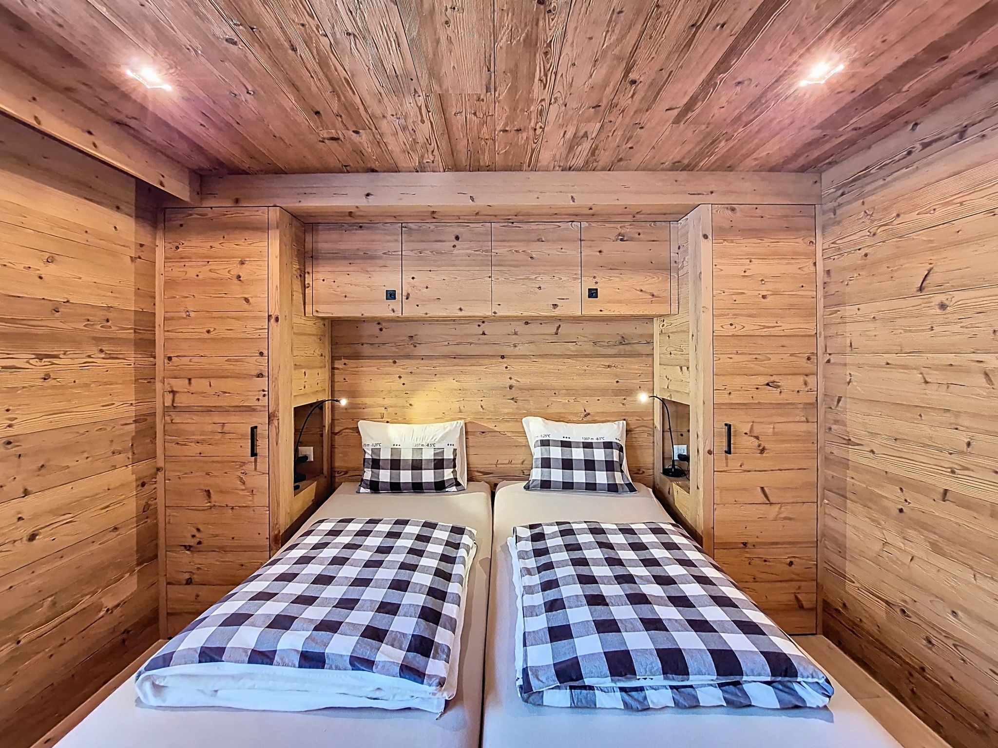 Photo of Les Violettes