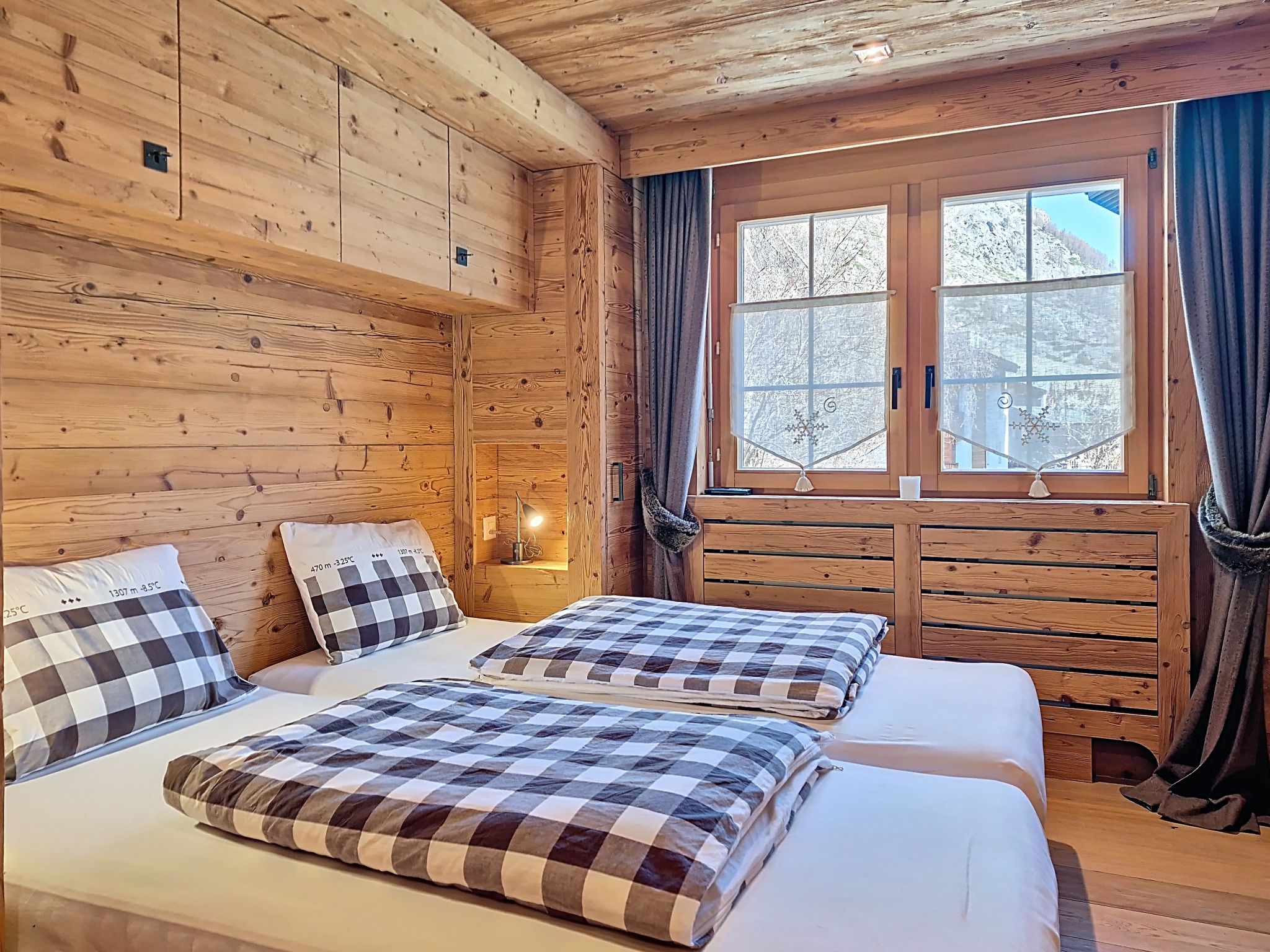 Photo of Les Violettes