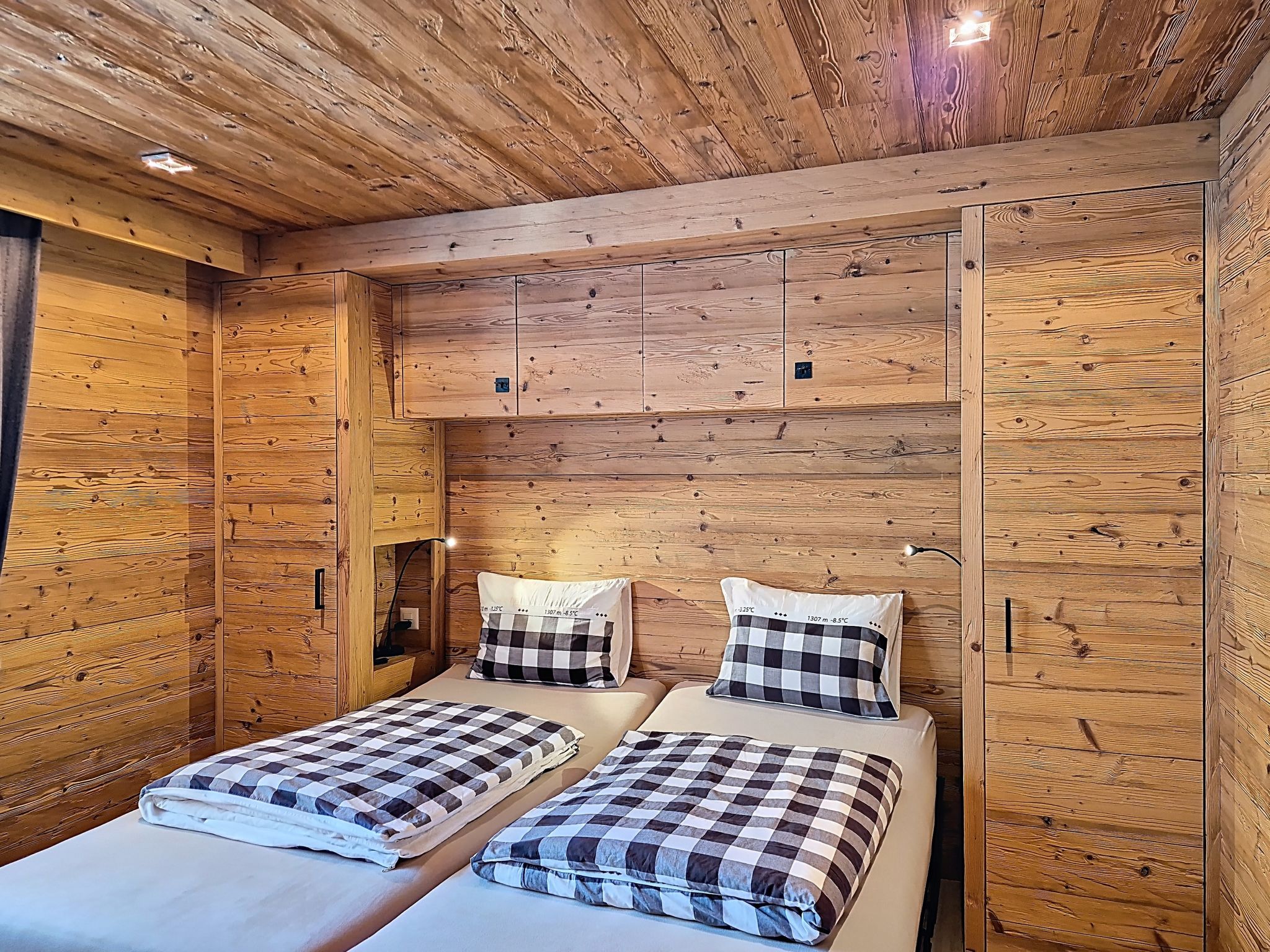 Photo of Les Violettes