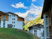 Zonnig appartement aan de skipiste met uitzicht op de bergen van Zermatt - thumbnail 5