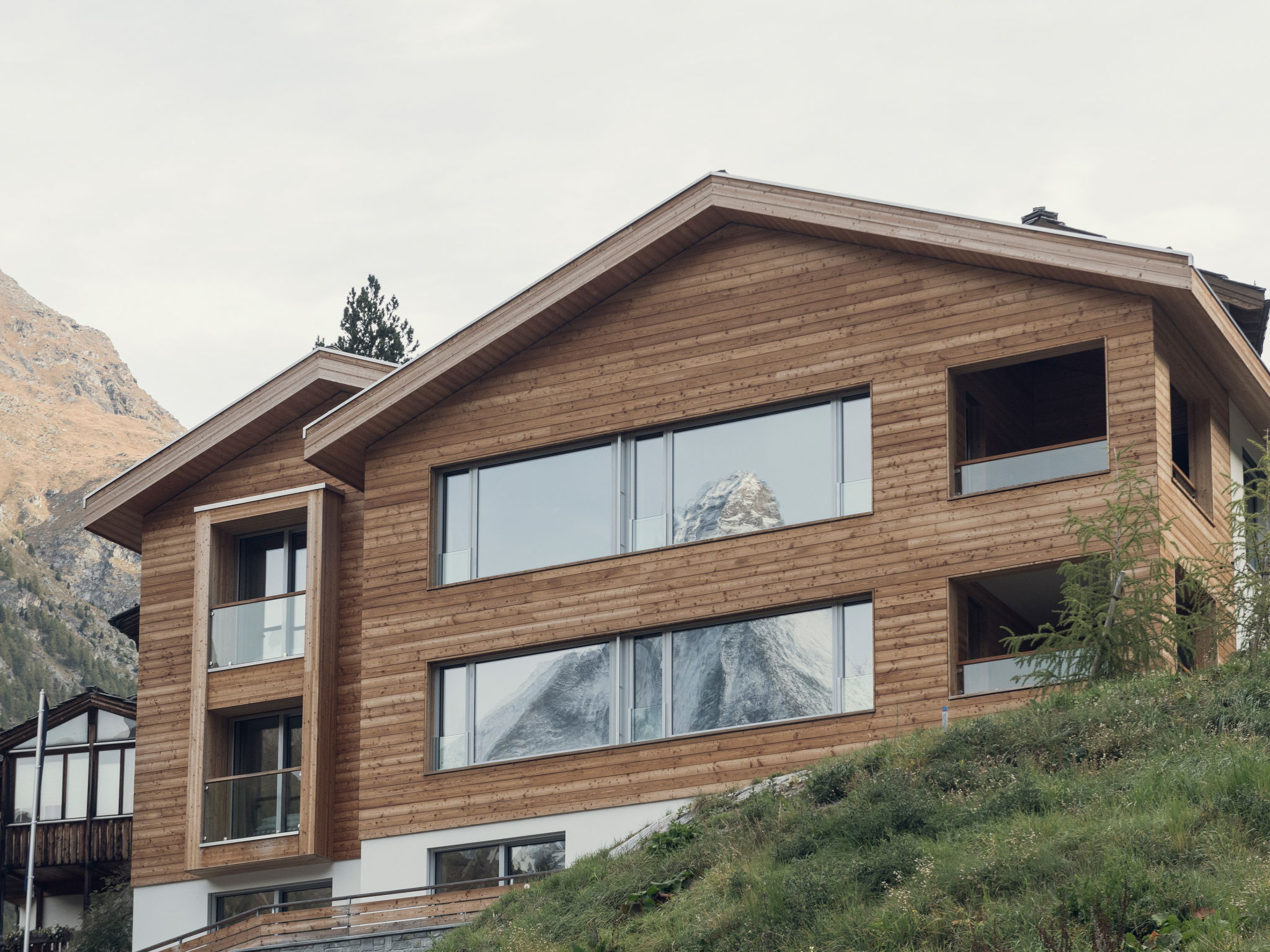 Photo of OVERLOOK Lodge by CERVO Zermatt, (Zermatt).