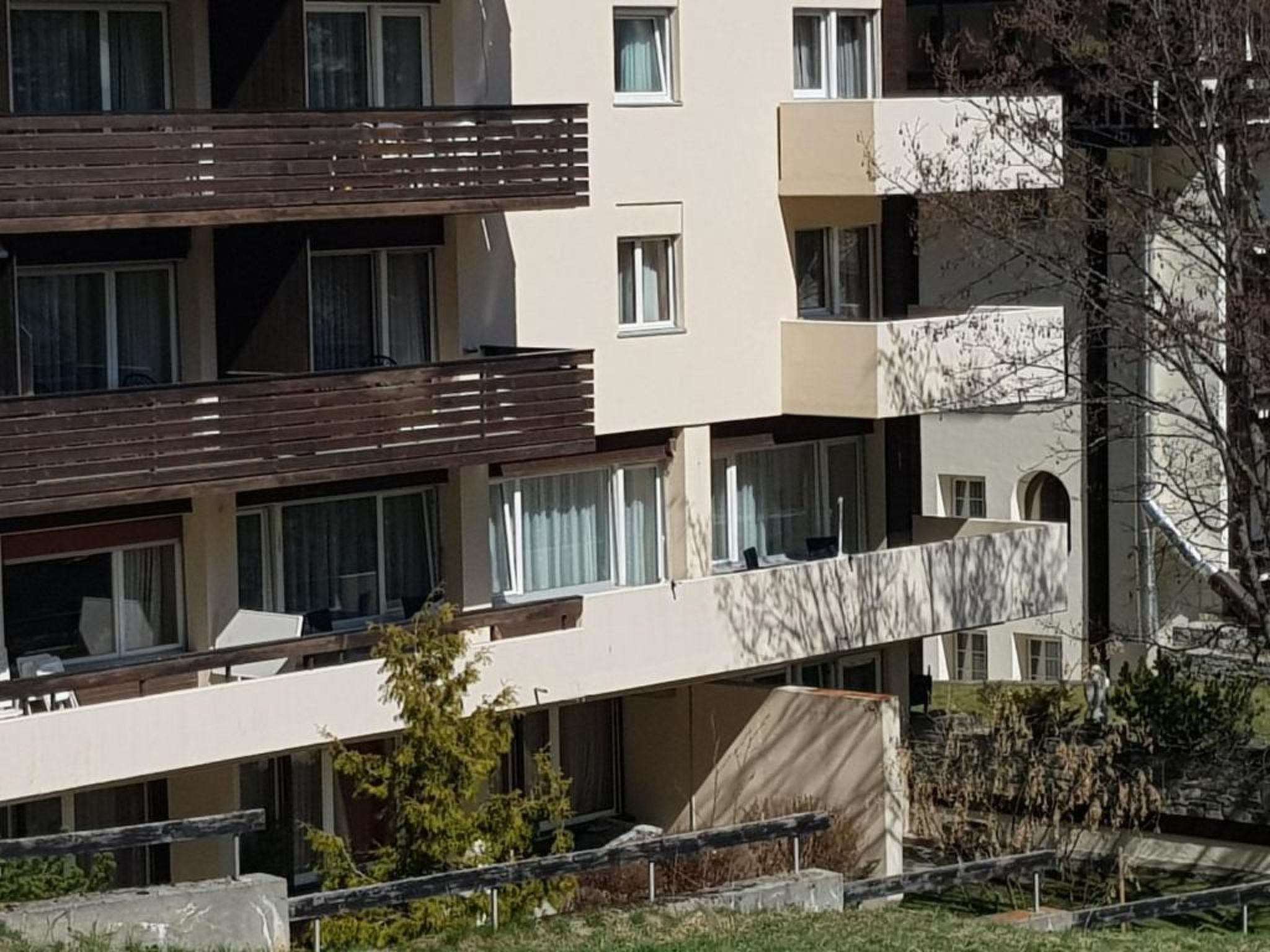 Photo of Haus Zayetta 1, Orange, (Zermatt), 1993.18