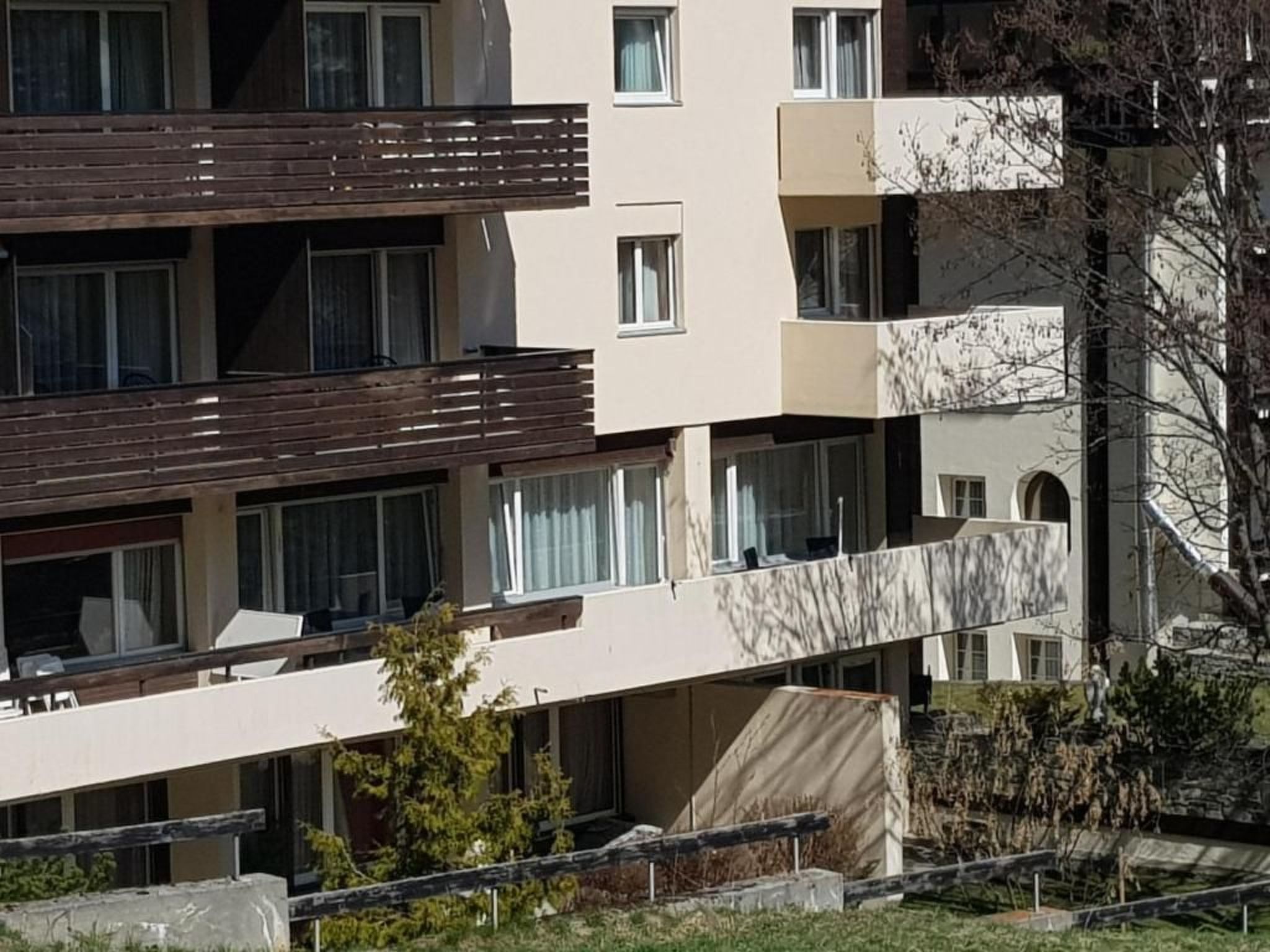 Haus Zayetta 1, Orange, (Zermatt), 1993.18