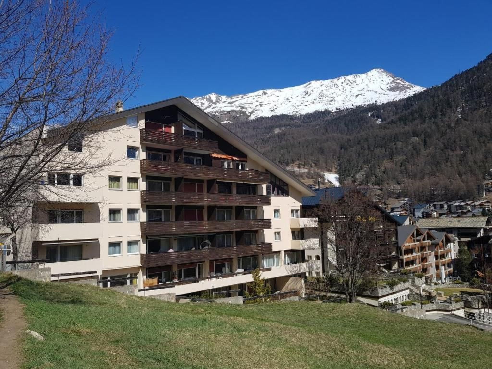Haus Zayetta 1, Orange, (Zermatt), 1993.18