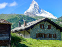 Chalet Pia: Knus vakantiehuis direct aan de skipiste bij Zermatt - thumbnail 1