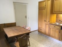 Chalet Veilchen: knus tweepersoonsverblijf met bergzicht in St. Niklaus - thumbnail 3