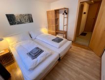 Zonnig chalet aan de piste in autovrij Grächen met panoramisch uitzicht - thumbnail 4