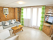 Zonovergoten chaletappartement aan de skipiste in Grächen - thumbnail 6