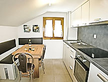 Bergfink Dachgeschoss: Ruim 6-persoons appartement direct aan de piste in Grächen - thumbnail 3