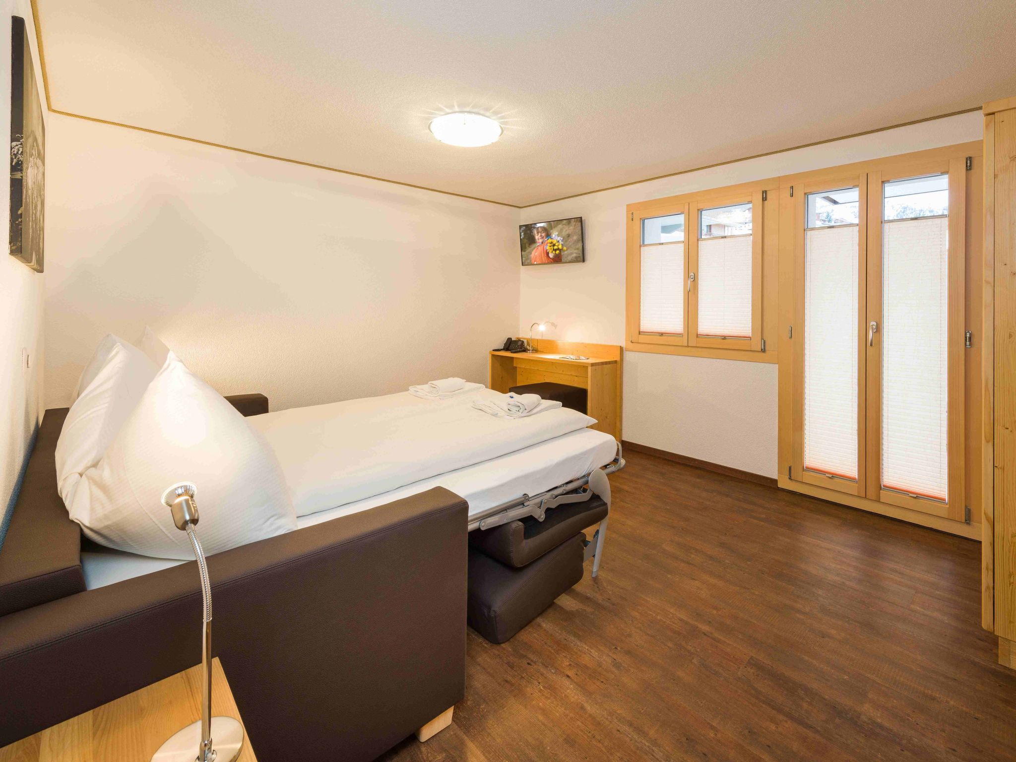 Lunic, AZapartments.ch, B&B, (Grächen), 1057 - Drinnen