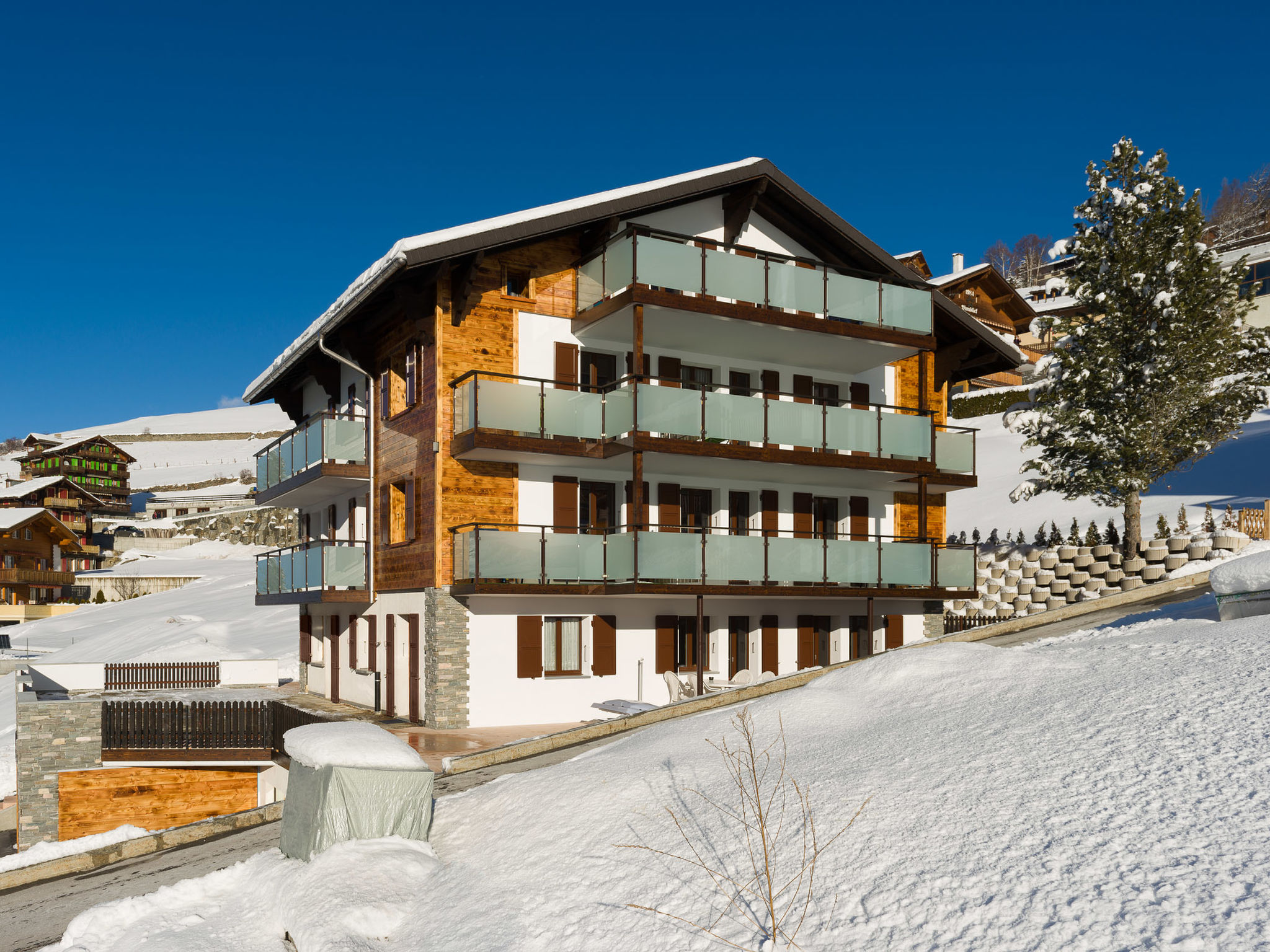 Photo of Lunic, AZapartments.ch, B&B, (Grächen), 1057