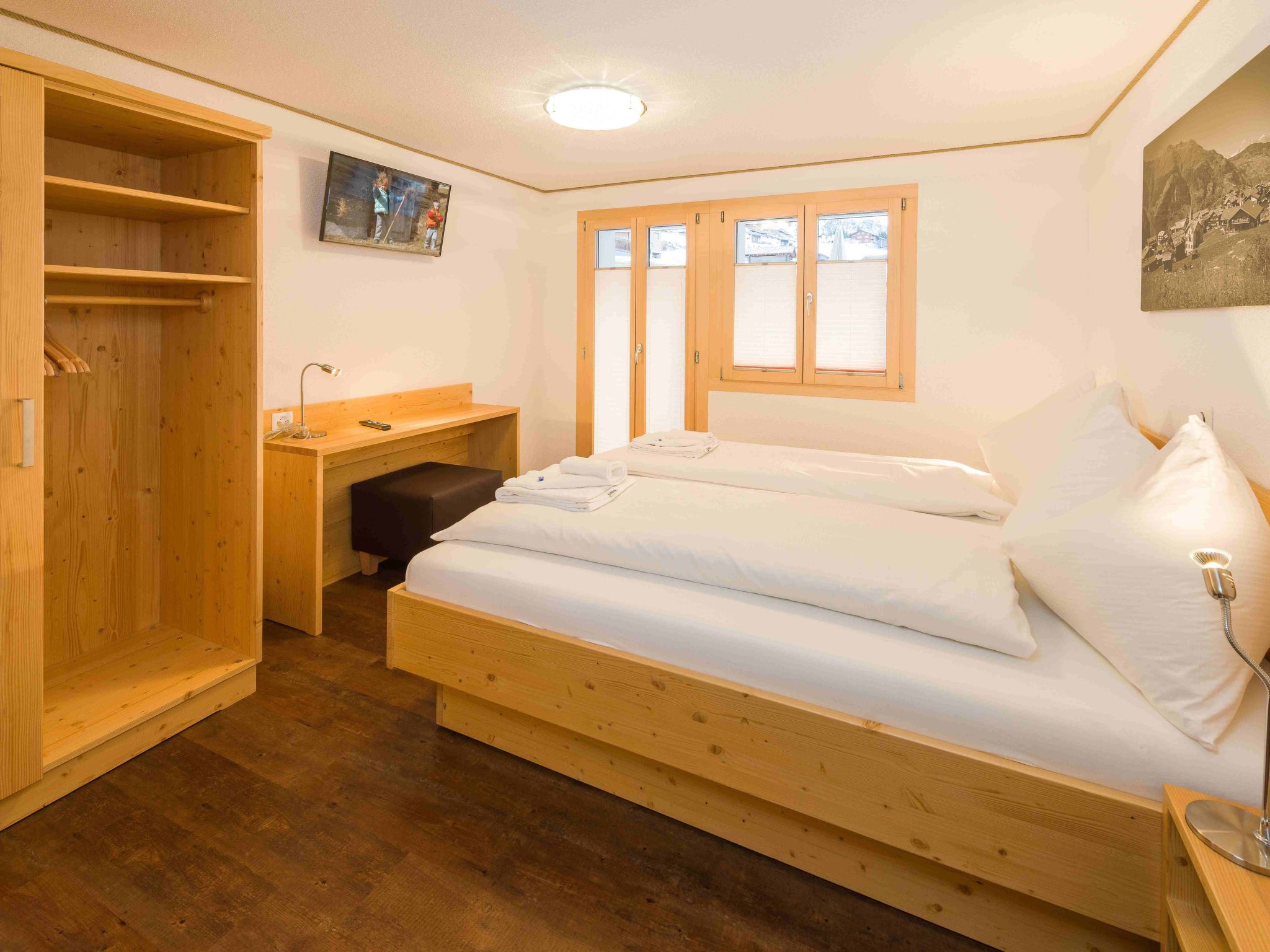 Ferienwohnungen Lunic, AZapartments.ch, B&B, (Grächen), 1057