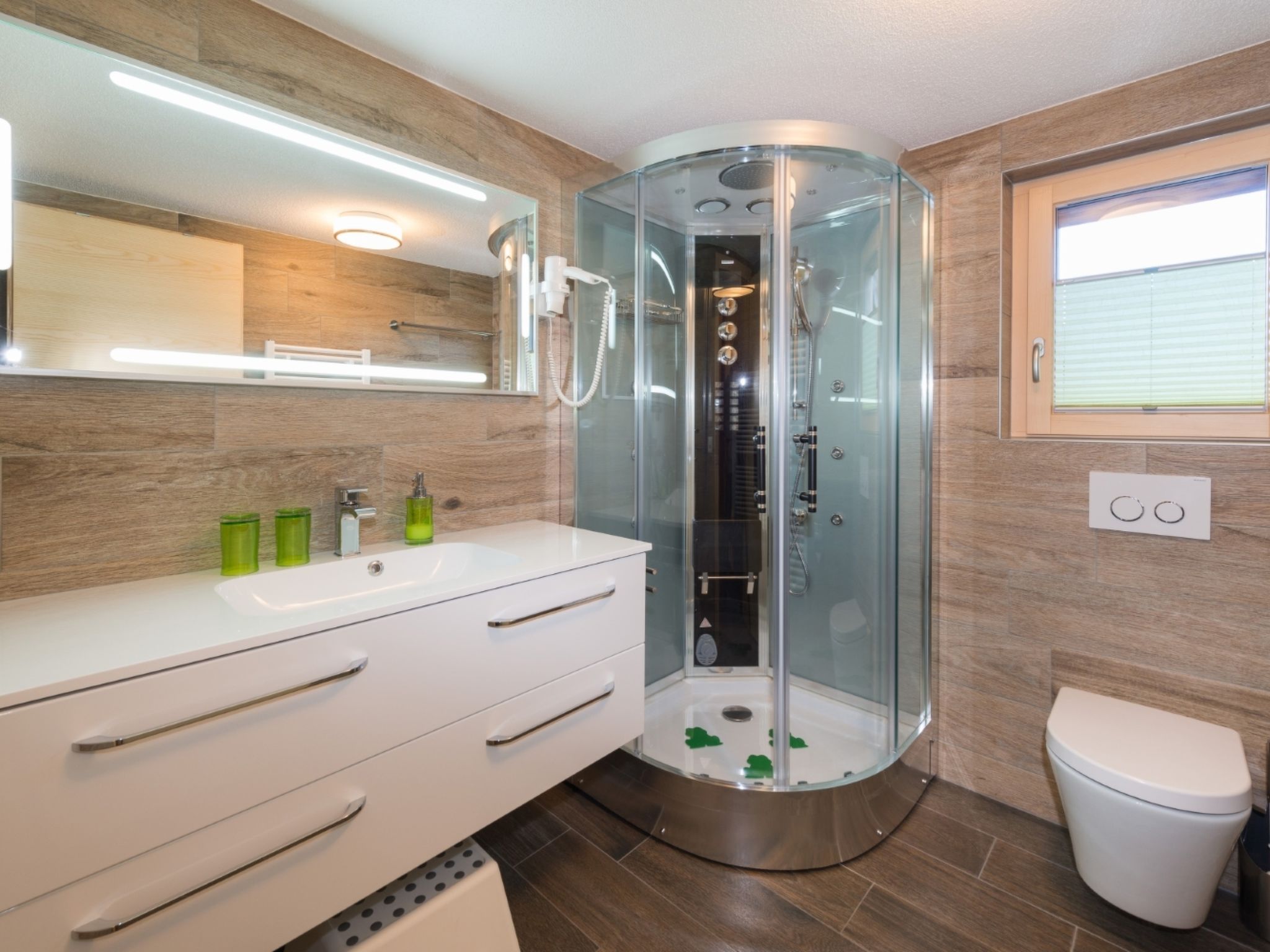 Lunic, AZapartments.ch, B&B, (Grächen), 1057 - Drinnen